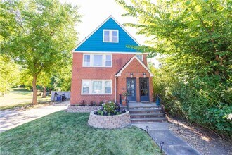 Building Photo - 1046 Mozina Dr