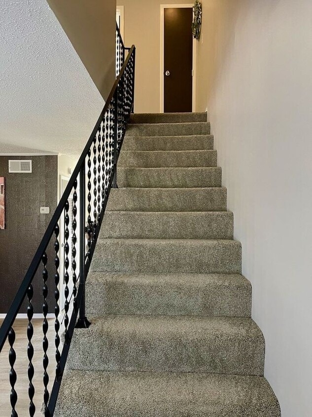 Cute and Convenient South Nashville Townhouse near BNA and Woodbine - Renovated - Cute and Convenient South Nashville Townhouse near BNA and Woodbine - Renovated