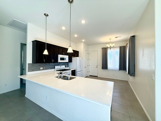 Building Photo - BEAUTIFUL GRANVILLE HOME!