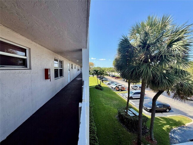 Building Photo - 1075 Riverside Dr