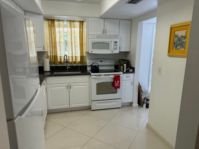 Building Photo - 18081 SE Country Club Dr