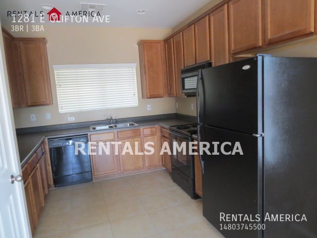 Building Photo - Perfect 3 bedroom 2.5 bathroom in Spectrum...