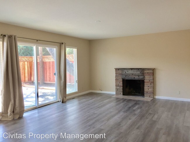 Building Photo - 726-728 Golden Oak Dr