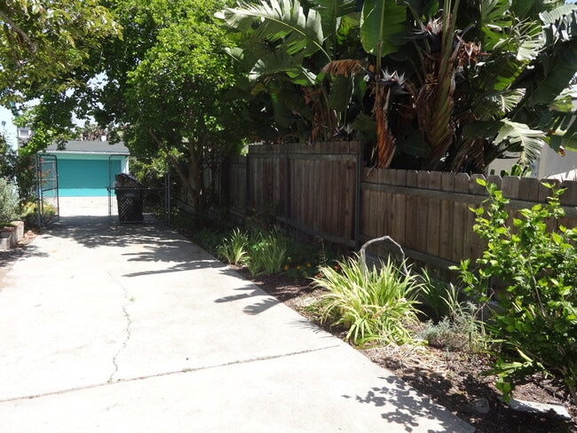 Foto del edificio - 2Bed 2Bath, Huge yard, PB location
