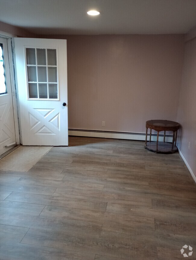 Apartments under 1,350 in Ronkonkoma NY 1 Rentals