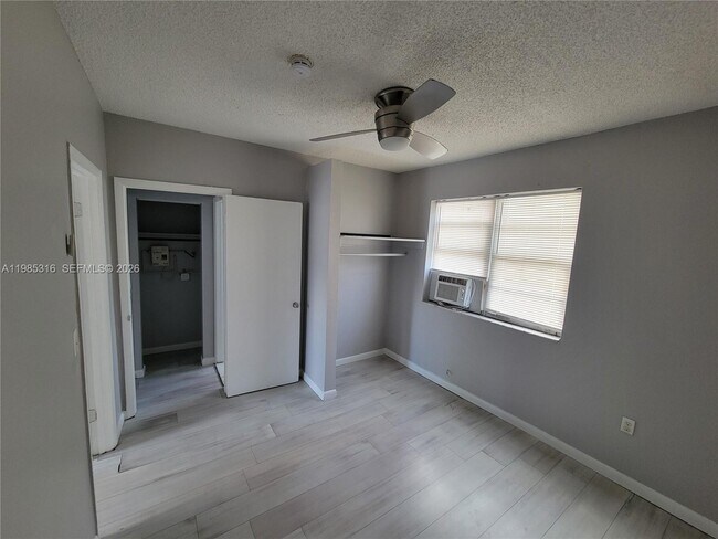 Foto del edificio - 1720 NW 1st Pl