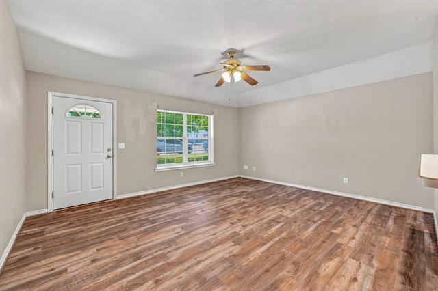 Building Photo - 231 Bluebonnet St
