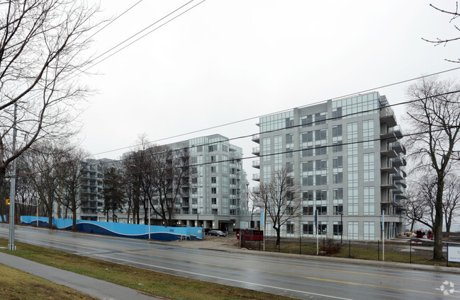 Photo du bâtiment - Bluwater Condominiums