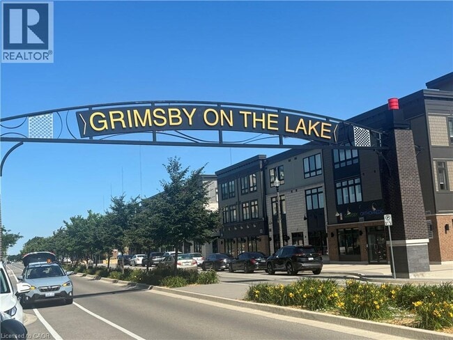 Photo du bâtiment - 550 N Service Rd