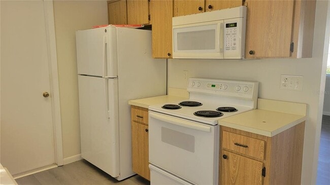 Building Photo - 10881 SW 75th Ave