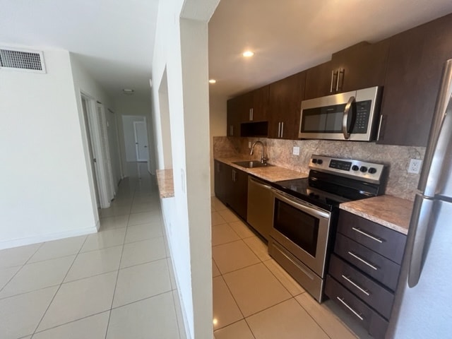 Foto del edificio - 4220 NW 79th Ave