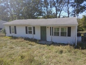 Building Photo - 857 Twin Oak Dr
