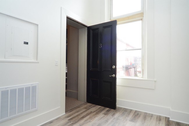 Building Photo - 690 3rd St