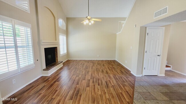 Building Photo - 6329 Franklin Ridge Dr