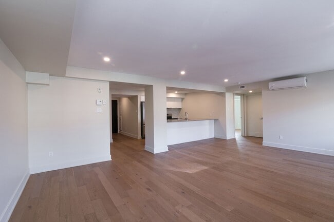 Building Photo - 37 Av. Roosevelt