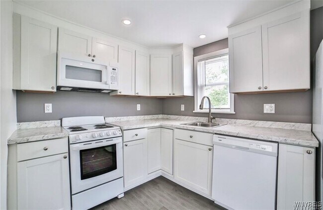 Foto del edificio - 156 Hoover Ave