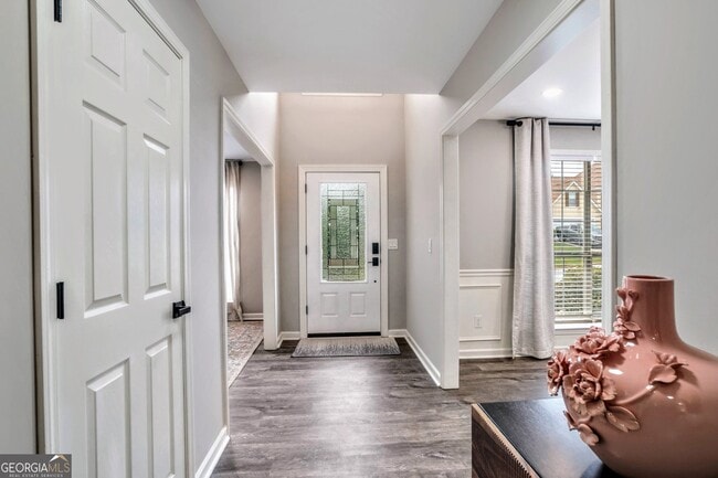 Building Photo - 8008 Clearview Cir