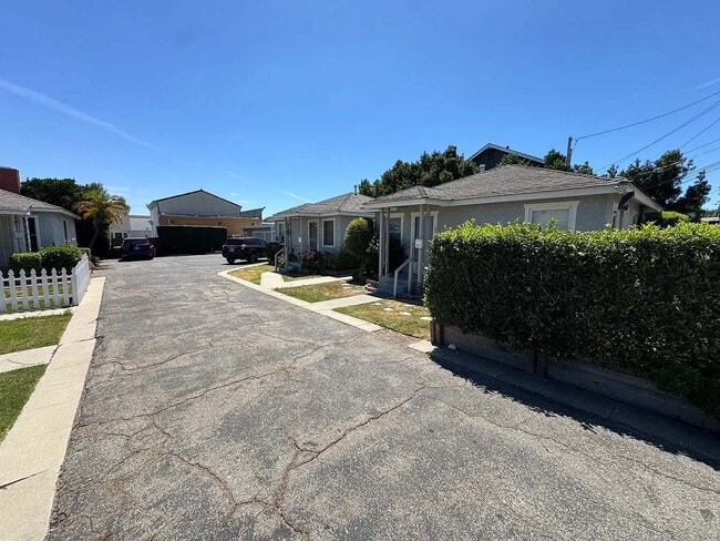 Building Photo - 25630 Lucille Ave