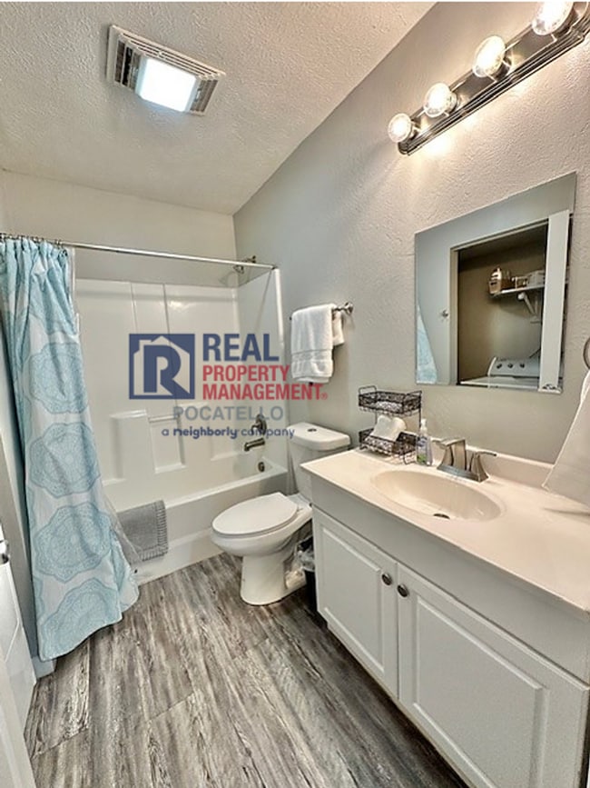 Building Photo - 1 bed 1 bath single family home - small dog negotiable