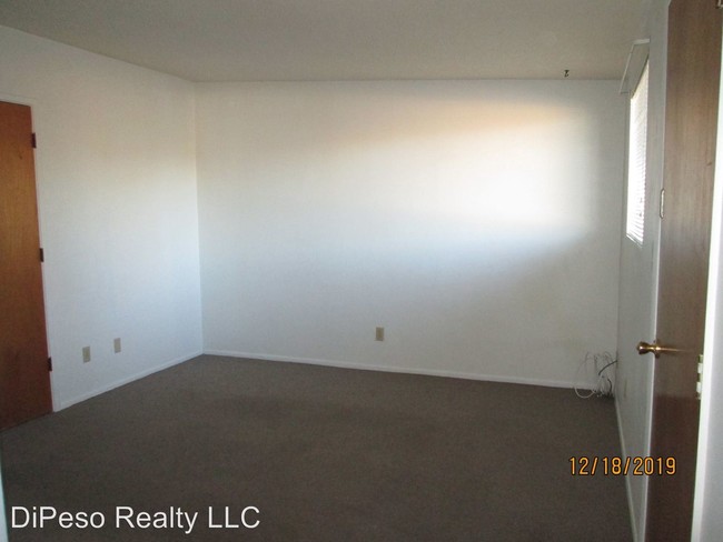 Building Photo - 680 S Valley View St