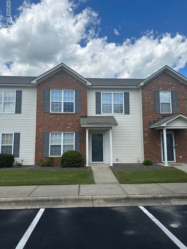 4105 Dudleys Grant Dr, Winterville, NC 28590 Townhome Rentals in
