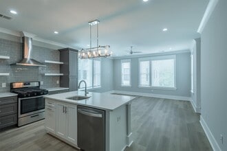 Building Photo - 7 Sanctuary Ct