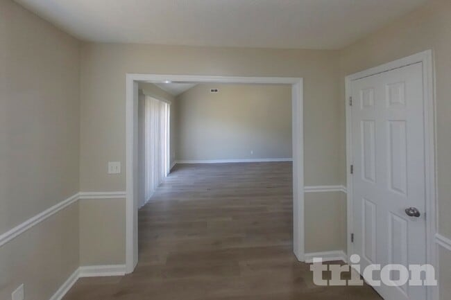Building Photo - 128 Royal Garden Dr