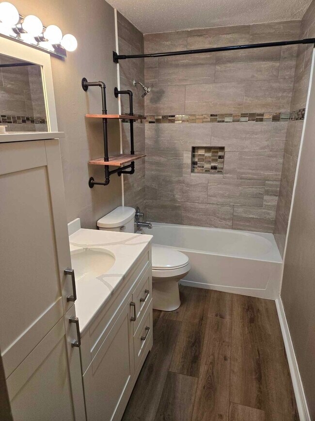 Foto del edificio - 2646 W 56th St
