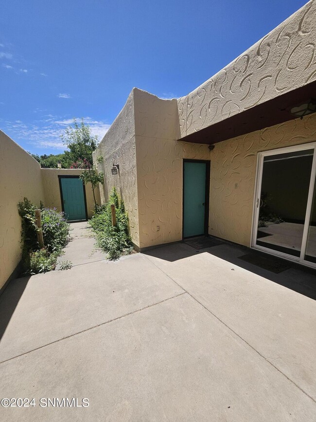 Building Photo - 905 W Conway Ave