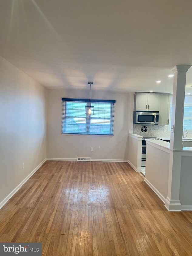 Foto principal - 215 W Franklin Ave