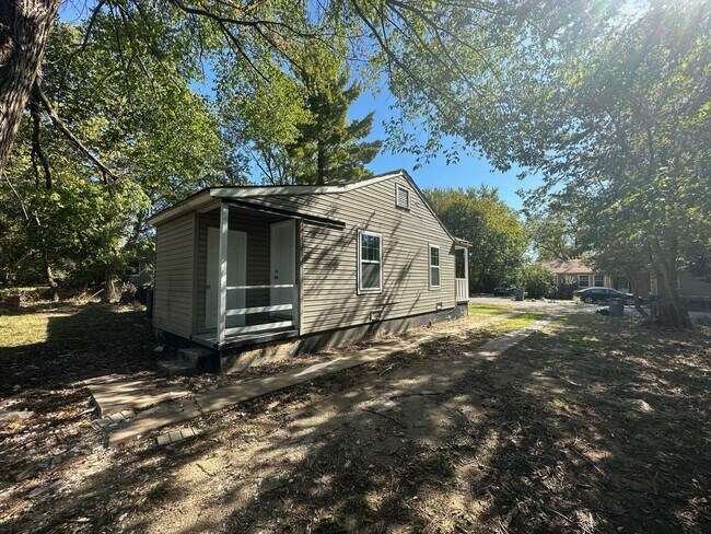 Foto del edificio - Cozy home in North Tulsa on a quiet street...