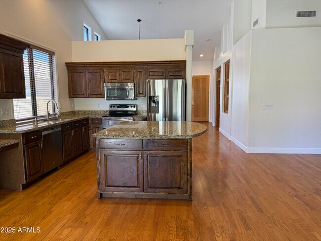 Foto del edificio - 16609 N 105th Way