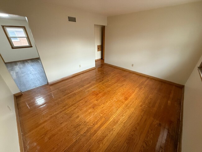 Building Photo - 5295 N Mohawk Ave