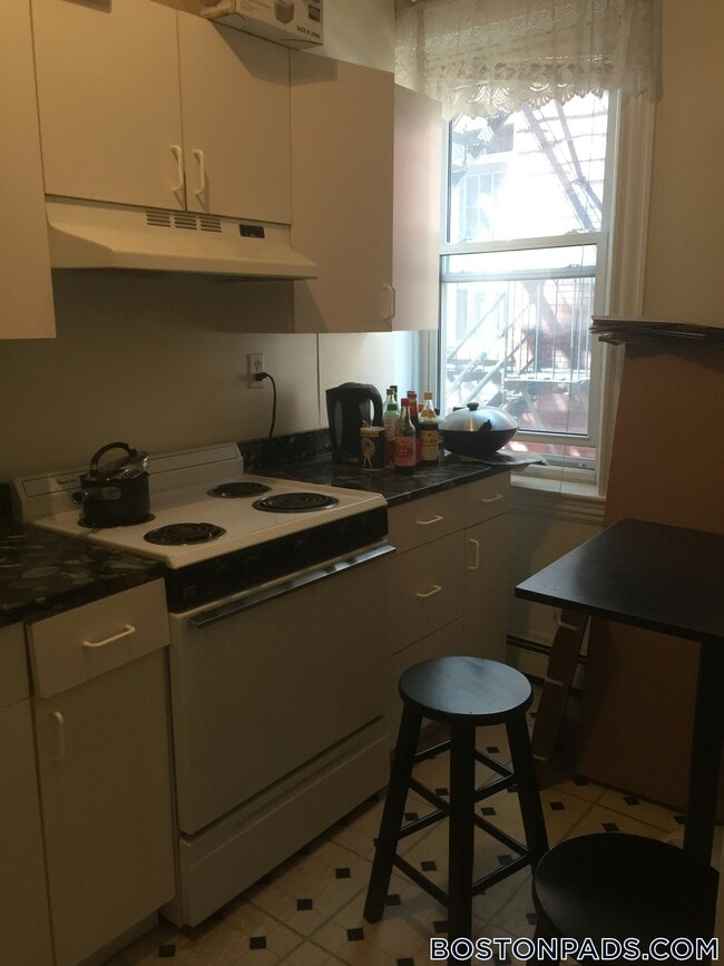 Building Photo - 208 Winthrop Rd