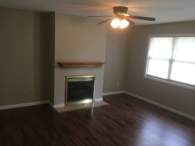 Building Photo - 745 Bradley Dr