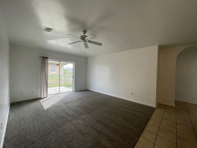 Foto del edificio - Now Available in Lehigh-3 Bedroom 2 Bath D...