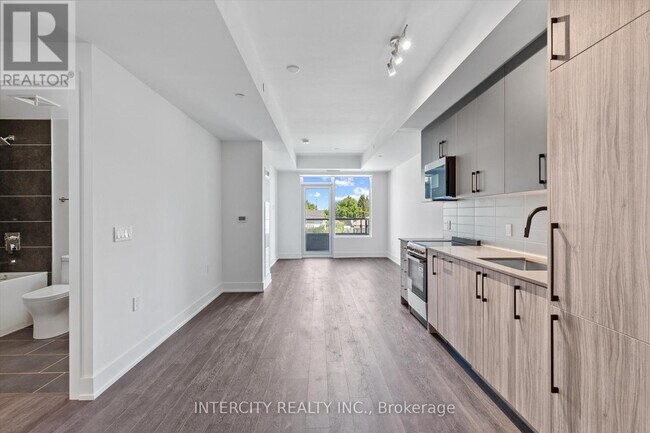 Building Photo - 2075-2075 King Rd