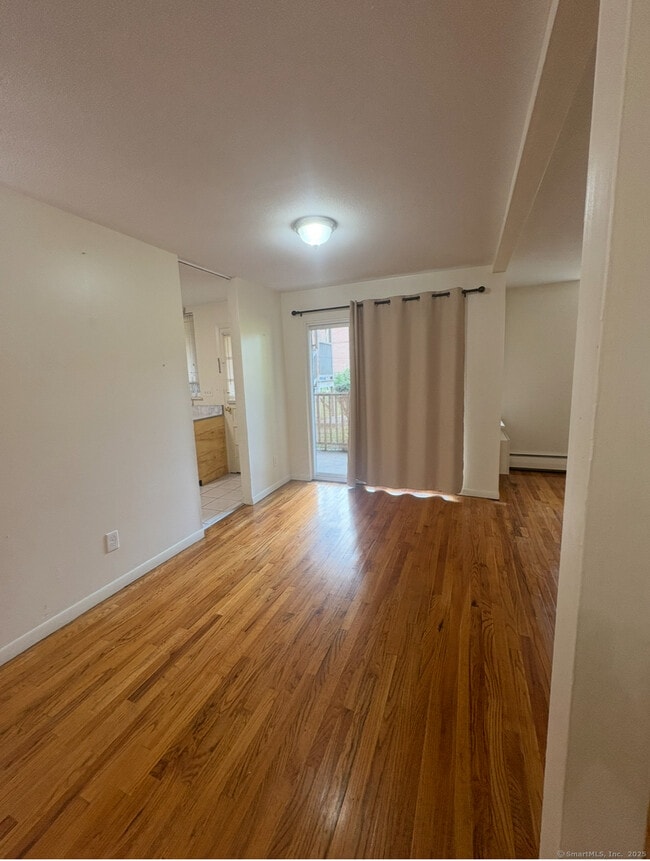 Building Photo - 492 Fountain St