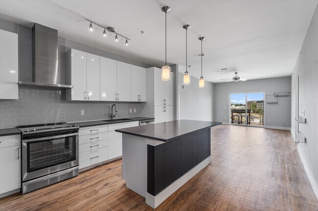 Foto del edificio - Luxury Burnet Road Condominium For Rent