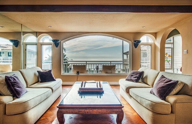 Living Room - 1800 E Ocean Blvd