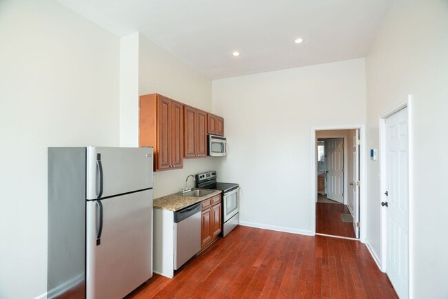 Building Photo - 1422 Christian St