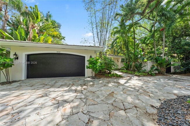 Building Photo - 3821 Braganza Ave