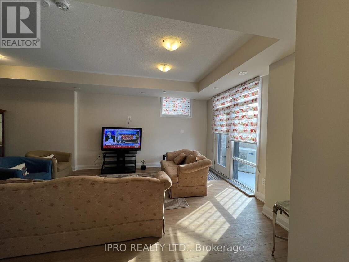 Photo principale - 1565-1565 Rose Way