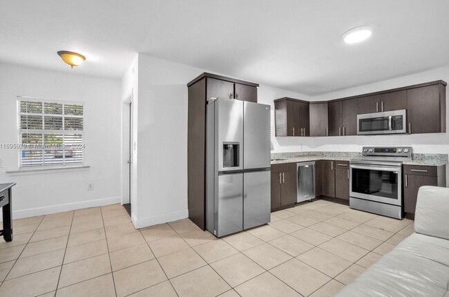 Foto del edificio - 115 NW 28th Ave