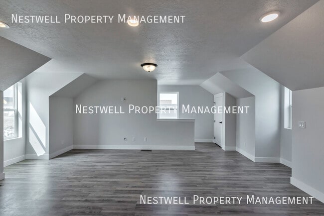 Building Photo - 11102 S Holly Springs Dr