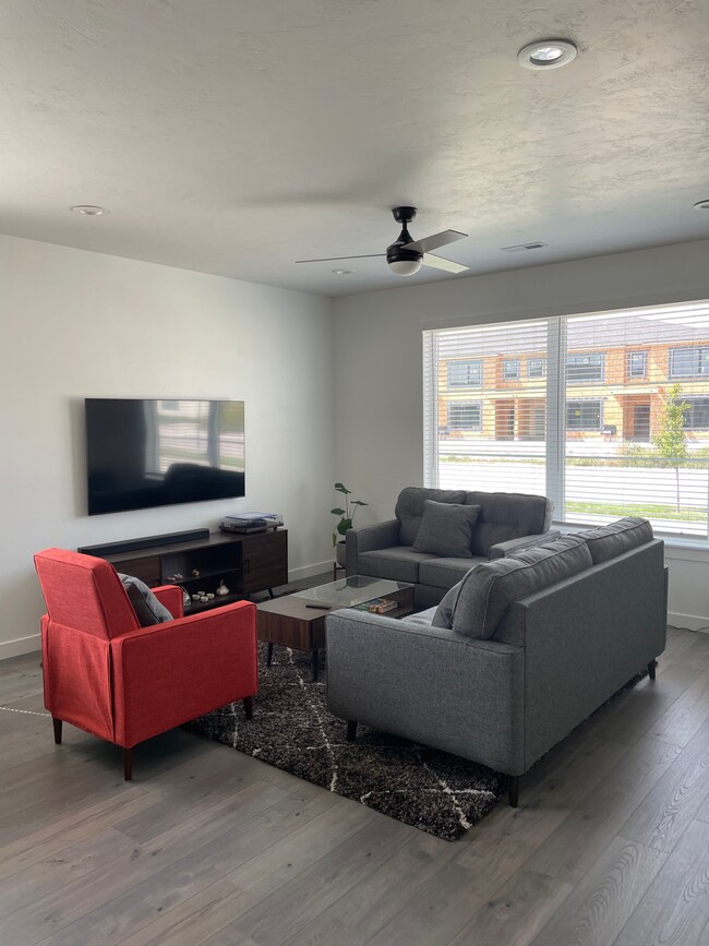 Building Photo - 948 S 850 W