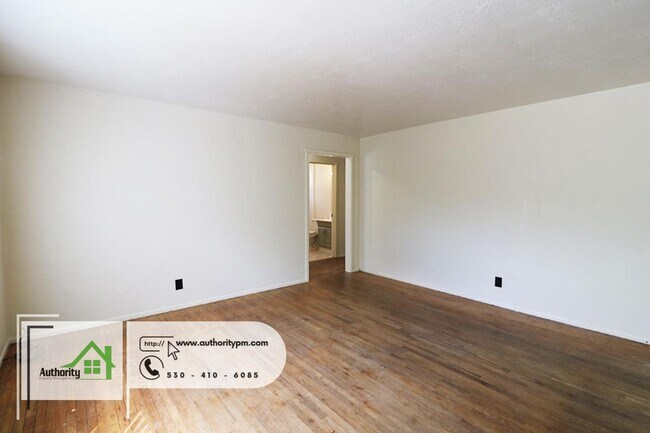 Foto del edificio - 2463 Ramona Pl