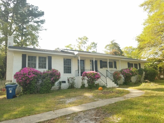 Photo - 414 Sharon Dr House