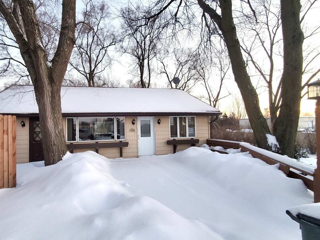 Foto principal - 1212 Butterfield Rd
