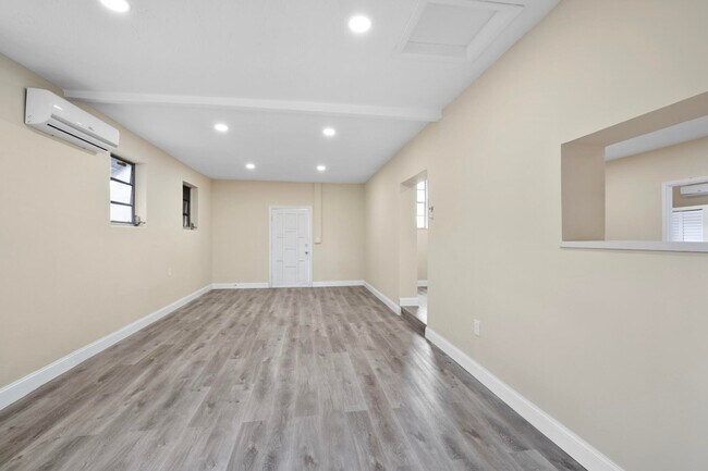Foto del edificio - 1147 NW 77th St